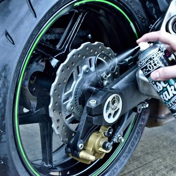 Muc-Off Disc Brake Cleaner Spray 400ml 4 Muc-Off Disc Brake Cleaner Spray 400ml - immagine 2