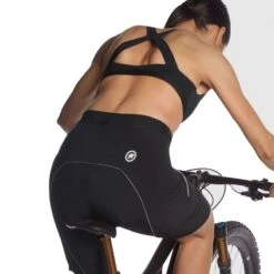 Boxer Assos Trail Donna Con Fondello Nero -Ricambi Bici Pro boxer assos trail donna con fondello nero 4