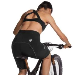 Pantaloni Corti Assos Trail Donna Nero -Ricambi Bici Pro pantaloni corti assos trail donna nero 5
